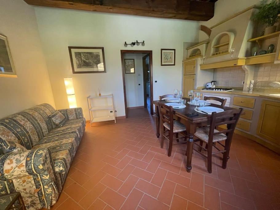 Casa Vacanza Villaggio Poggio Rosso Arezzo Exterior photo